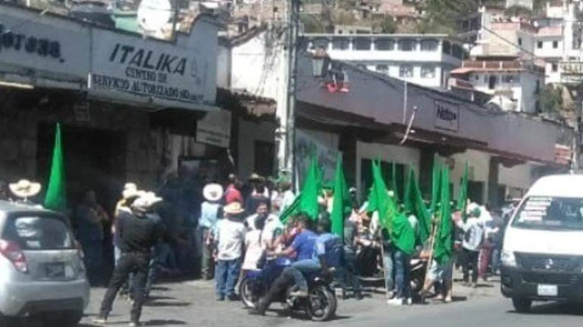 Acapulco - campesinos en taxco